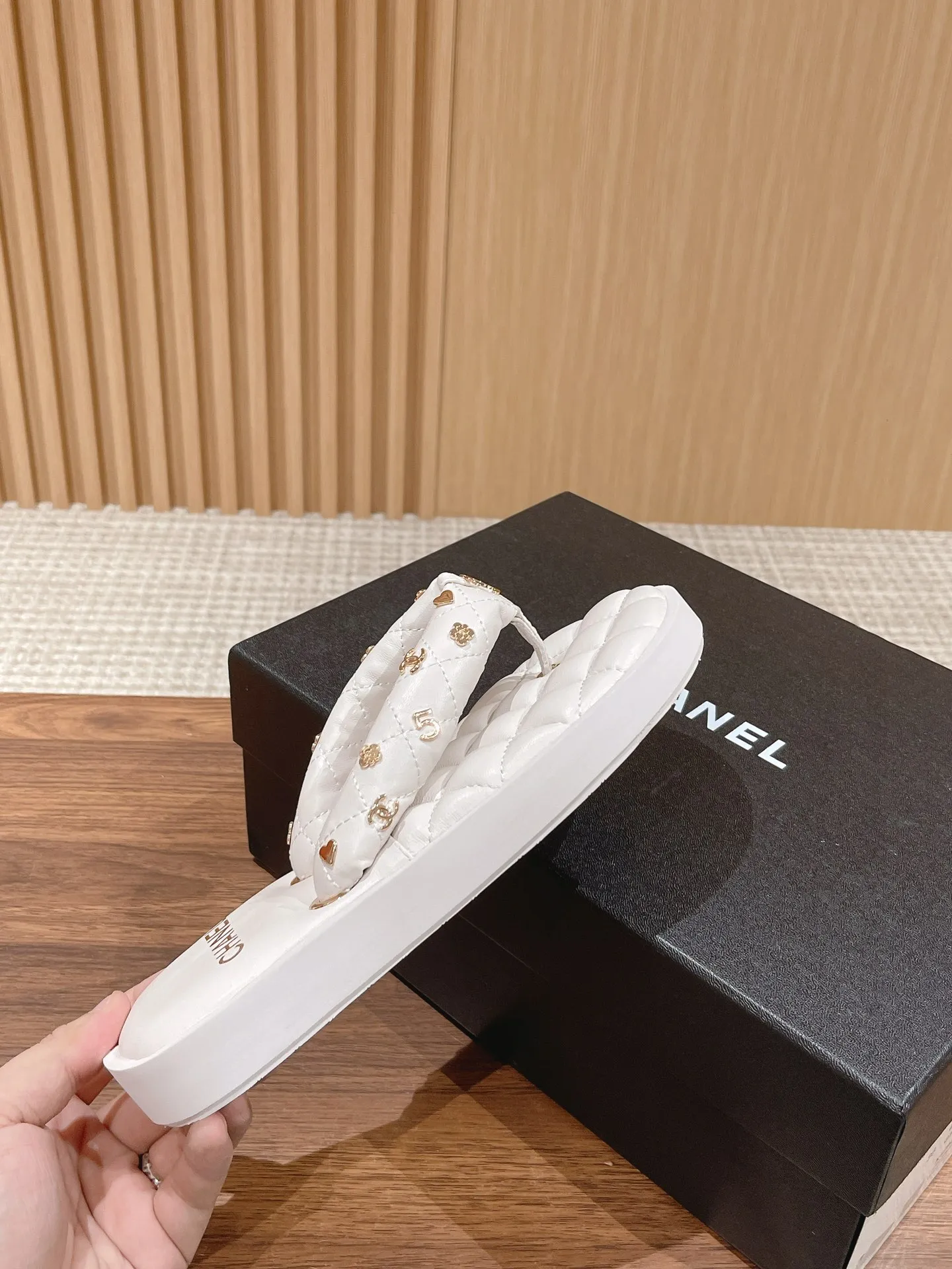 👟👟Ex-factory price 400👟👟 Women's Shoes Women's Clothing Women's Shoes Factory CHANEL Chanel's new 2023 early spring flip-flops, a spring must-have, goddess series, with the elegant and ladylike temperament of Xiangjia, super attractive and irresistible.  Made of original imported top-grade sheepskin material, original molded hardware buckle #electric embroidery. The midsole is wrapped with imported sheepskin, which is soft and comfortable. Original molded lightweight and wear-resistant velvet outsole Size: 35-40M